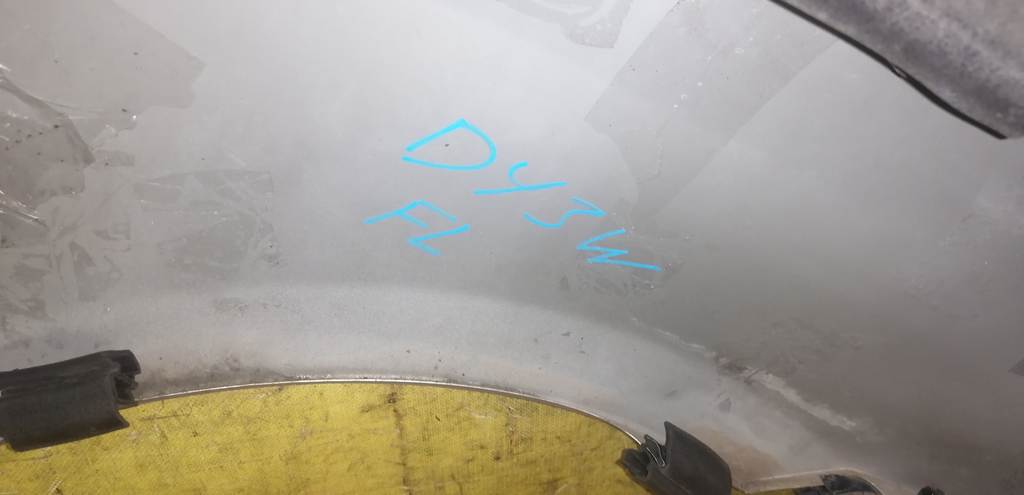 крыло Mazda Demio
