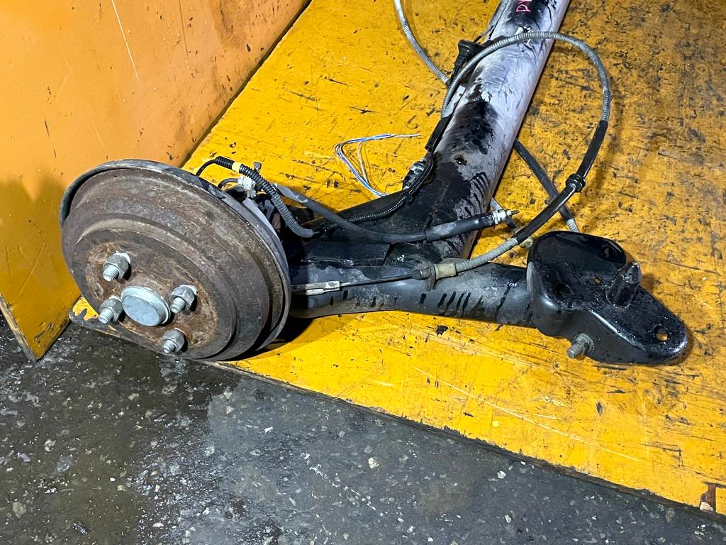 балка Mazda Demio