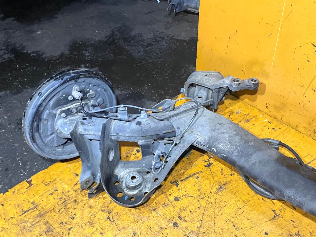 балка Honda Freed Spike