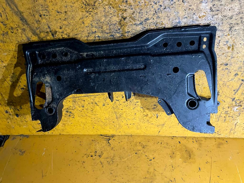 балка Mazda Demio