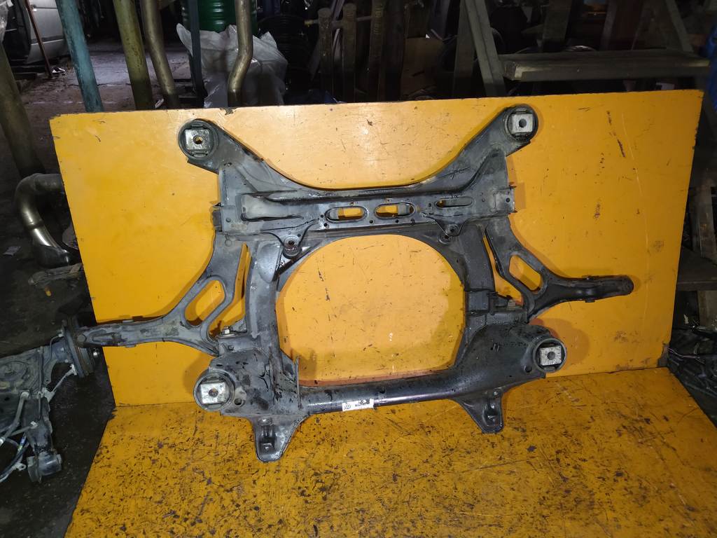 балка Volkswagen Touareg