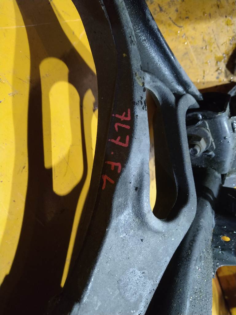 балка Volkswagen Touareg