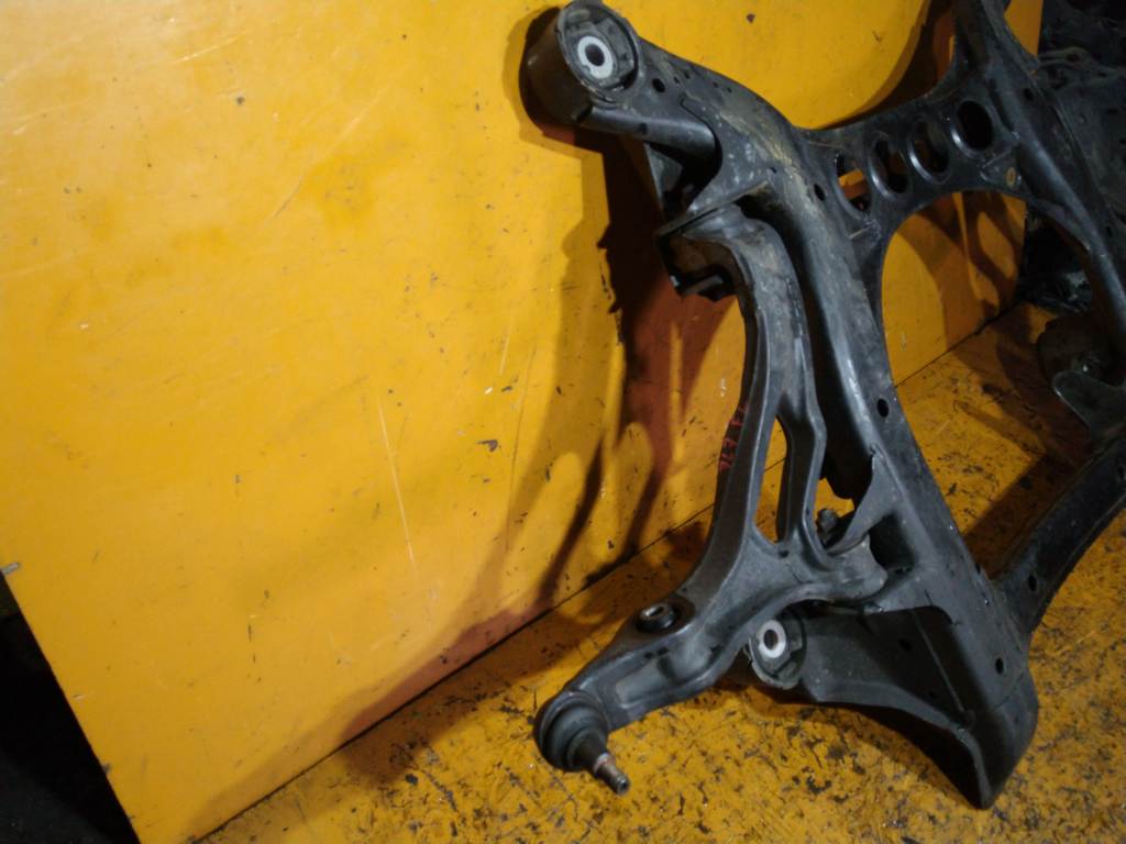 балка Volkswagen Touareg