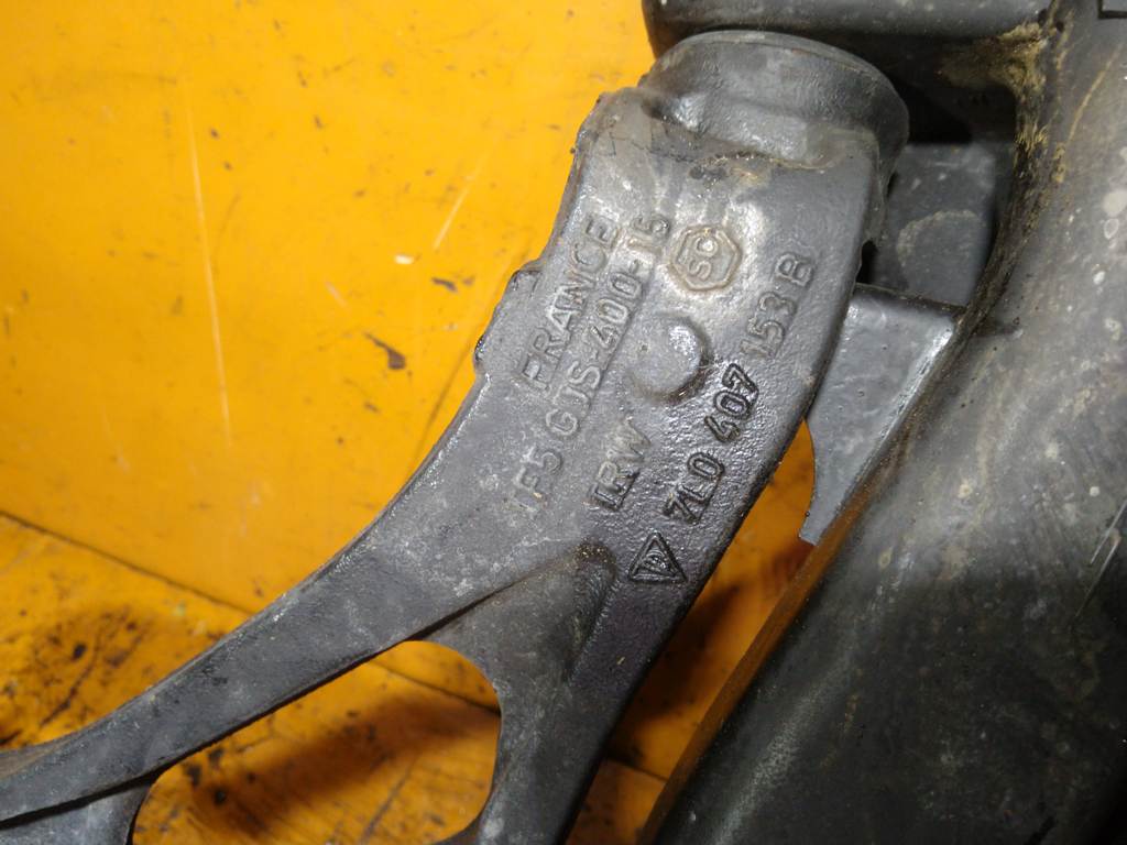 балка Volkswagen Touareg