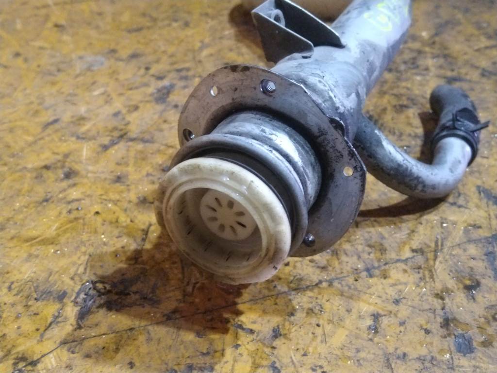 заливная горловина топливного бака Subaru Impreza