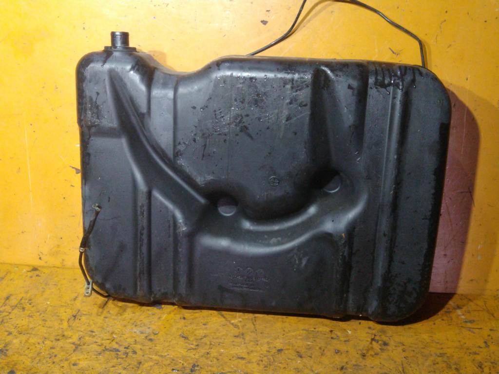 бензобак Honda Freed Spike