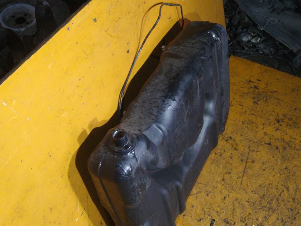 бензобак Honda Freed Spike