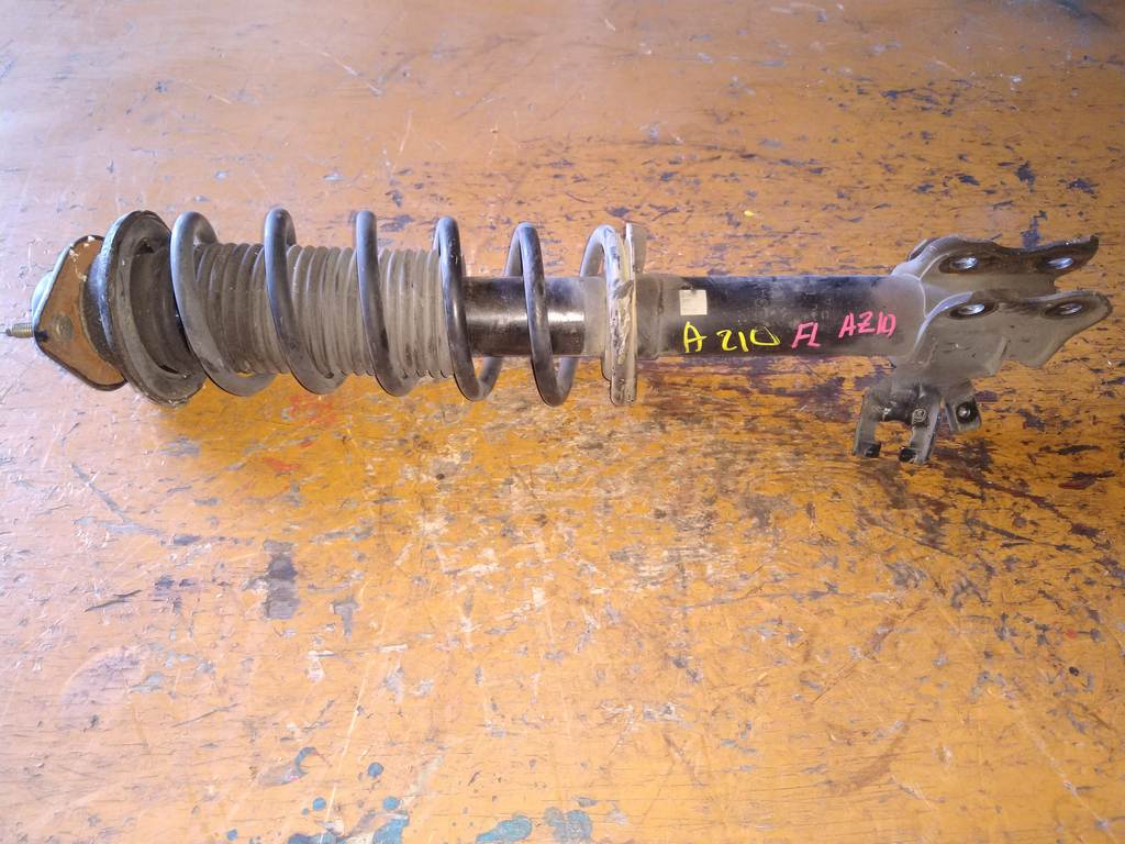 стойка Nissan Cube