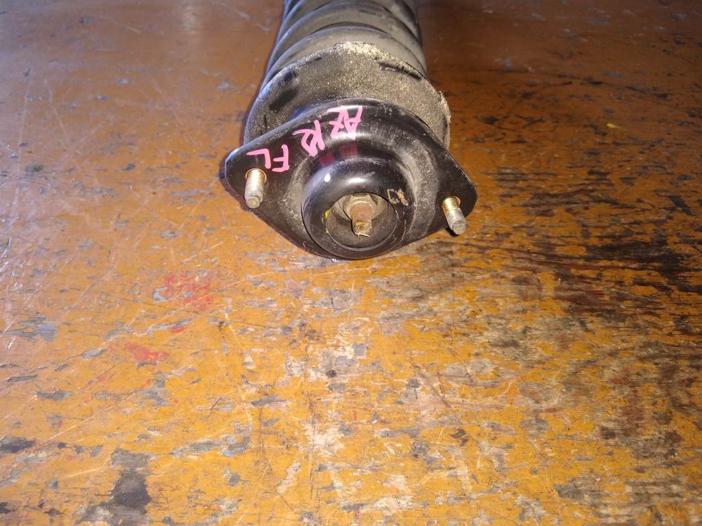 стойка Nissan Cube