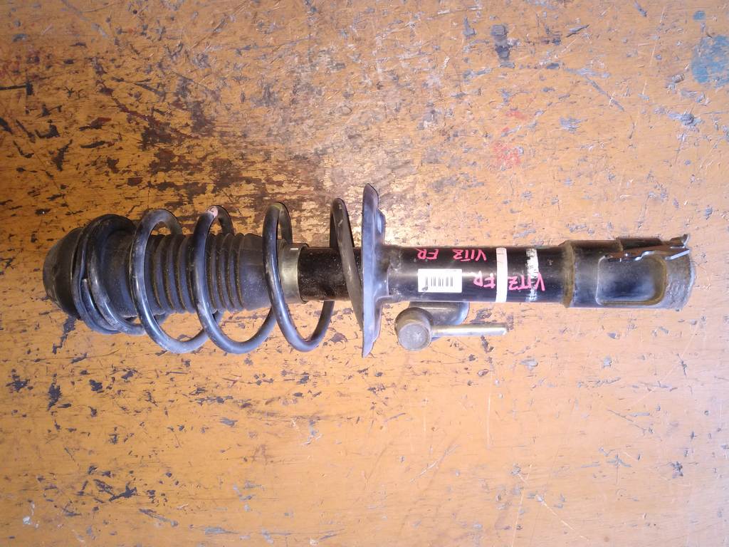 стойка Toyota Vitz