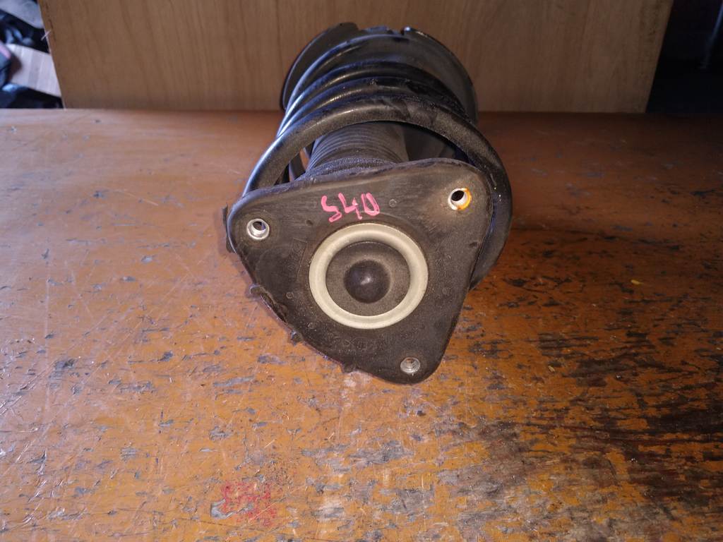 стойка Volvo S40