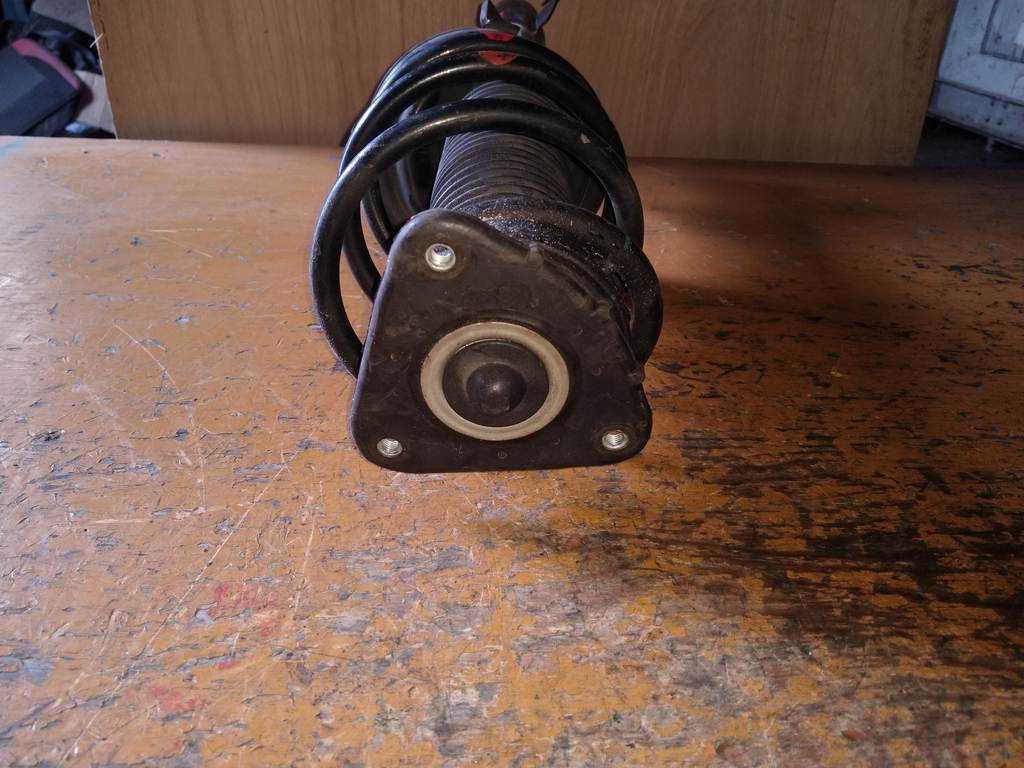 стойка Volvo S40