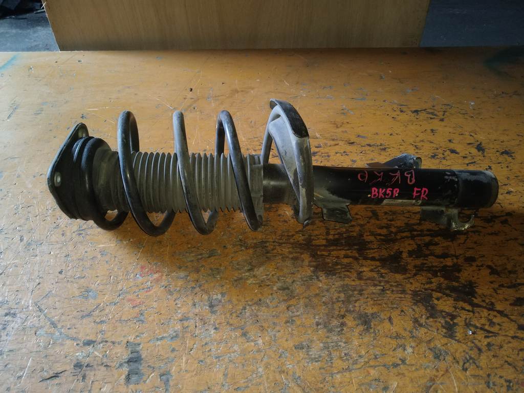 стойка Mazda Axela