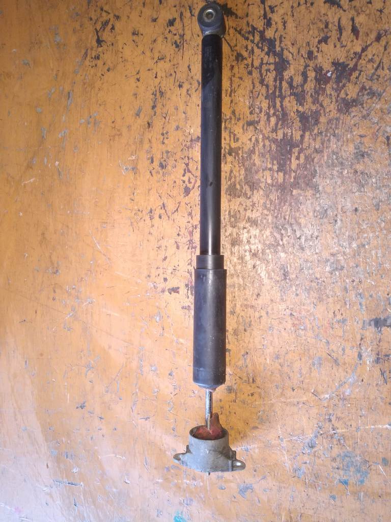 амортизатор Mazda Demio