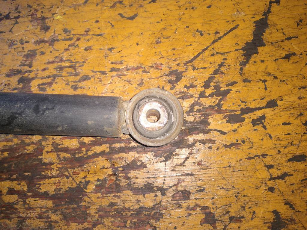 амортизатор Mazda Demio