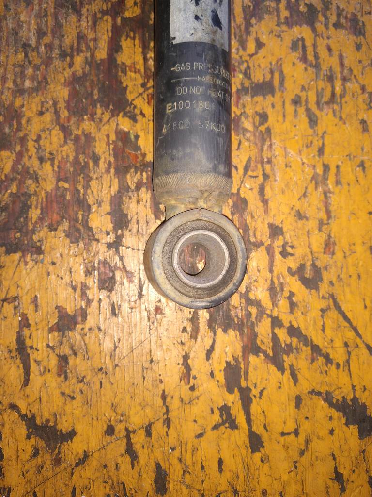 амортизатор Suzuki Swift