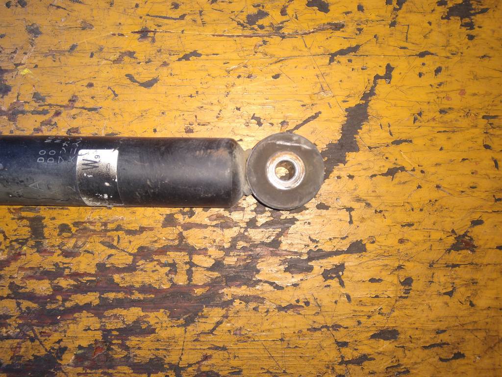 амортизатор Honda Freed Spike