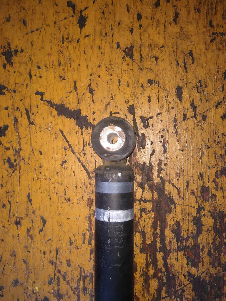 амортизатор Toyota Vitz