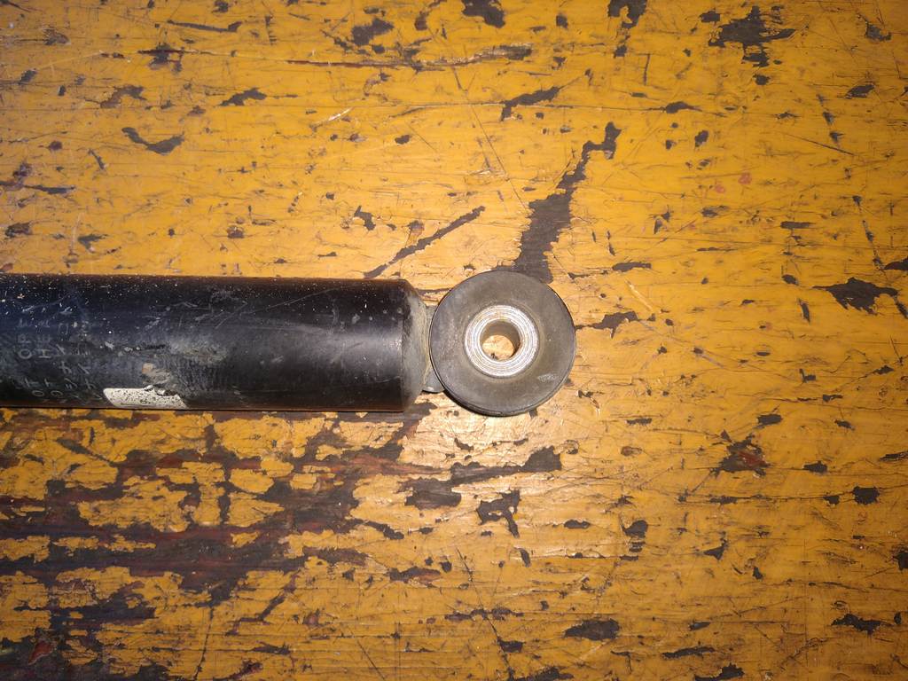 амортизатор Honda Freed Spike