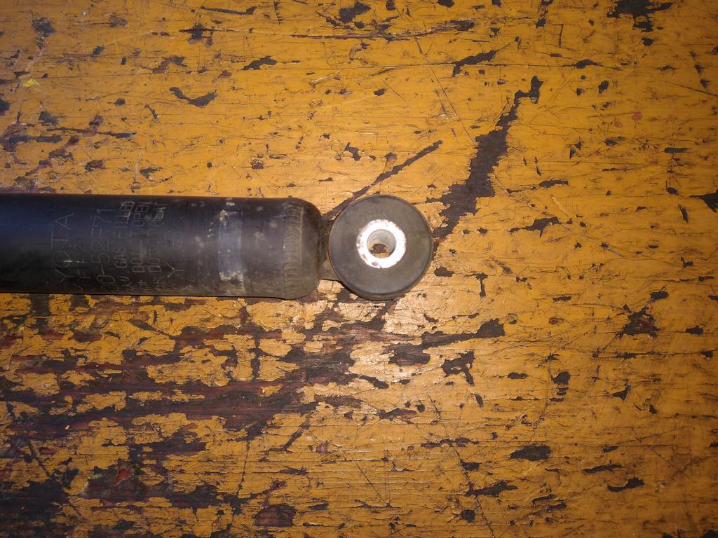 амортизатор Toyota Vitz