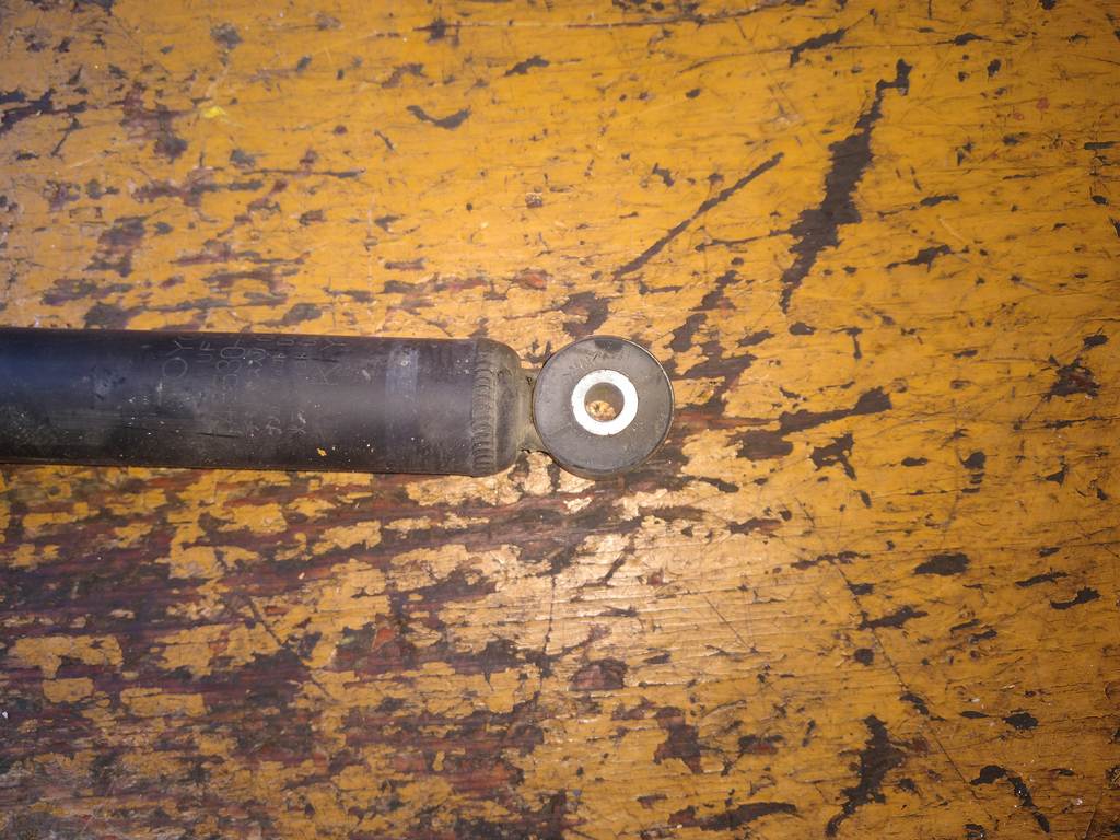 амортизатор Toyota Vitz