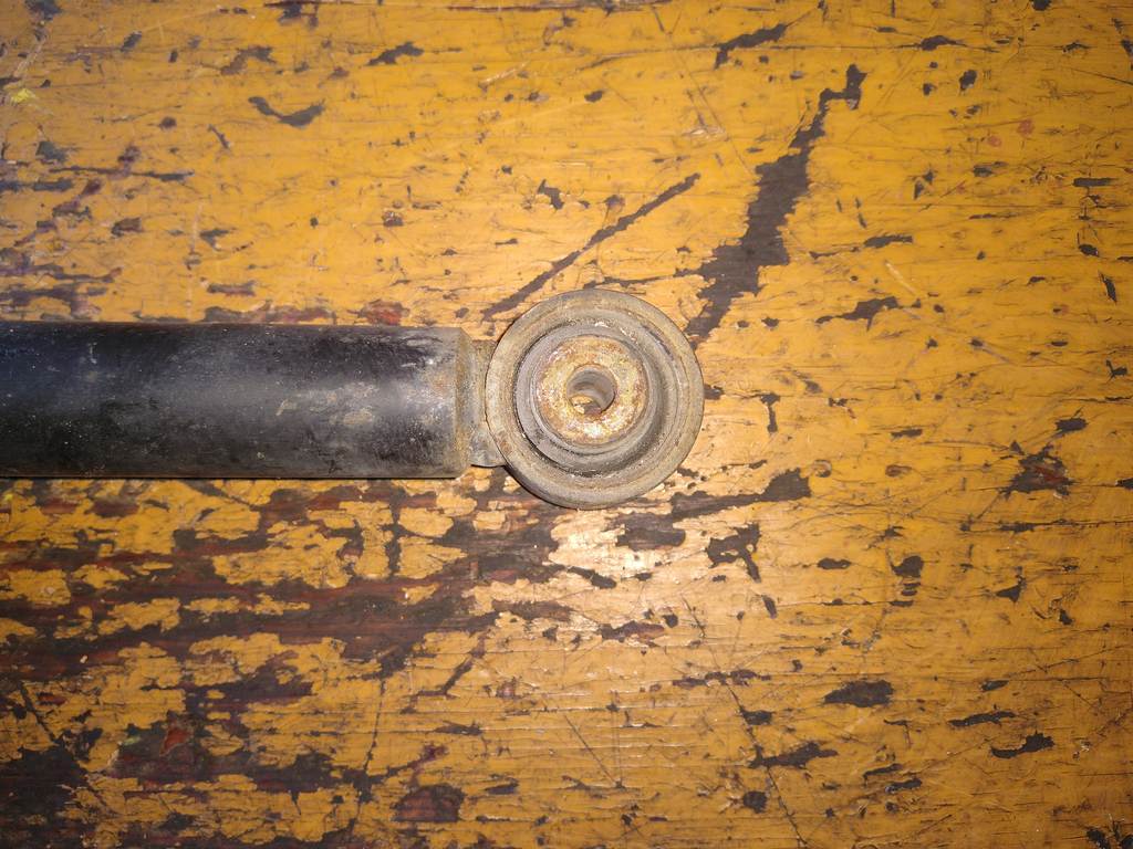 амортизатор Mazda Demio