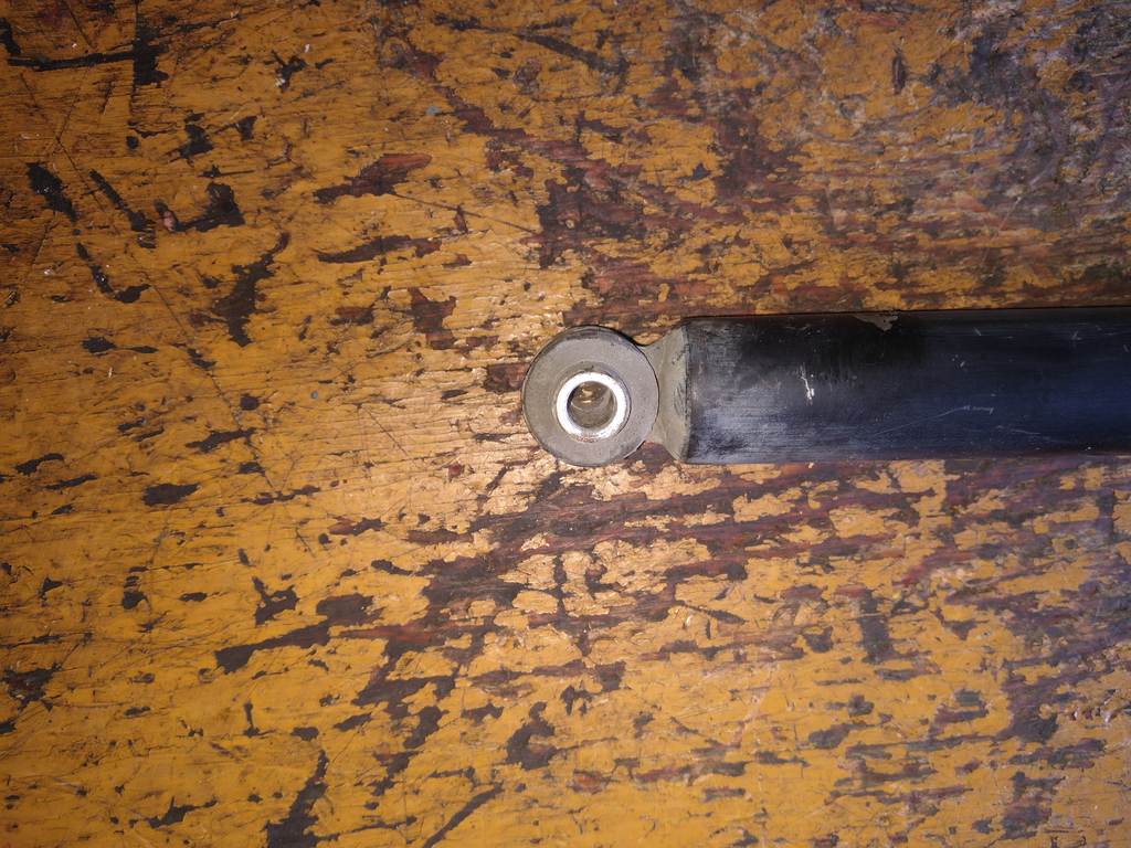 амортизатор Mazda Axela