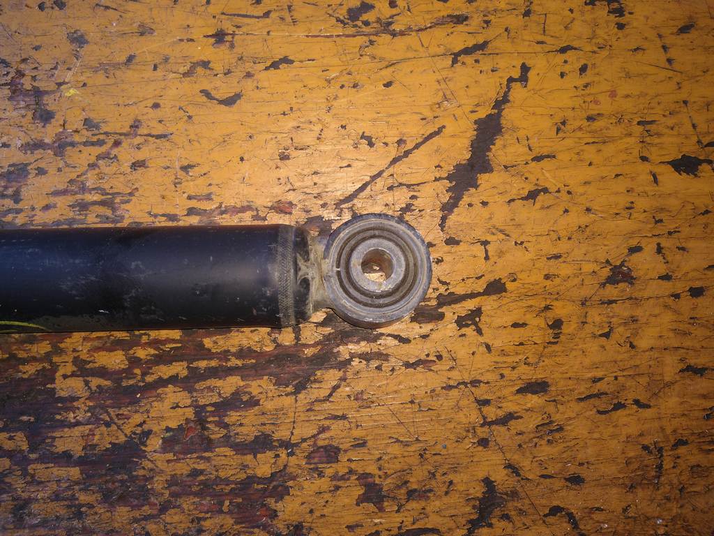 амортизатор Volkswagen Golf