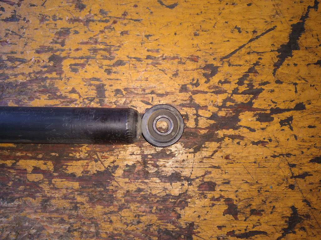 амортизатор Nissan Cube