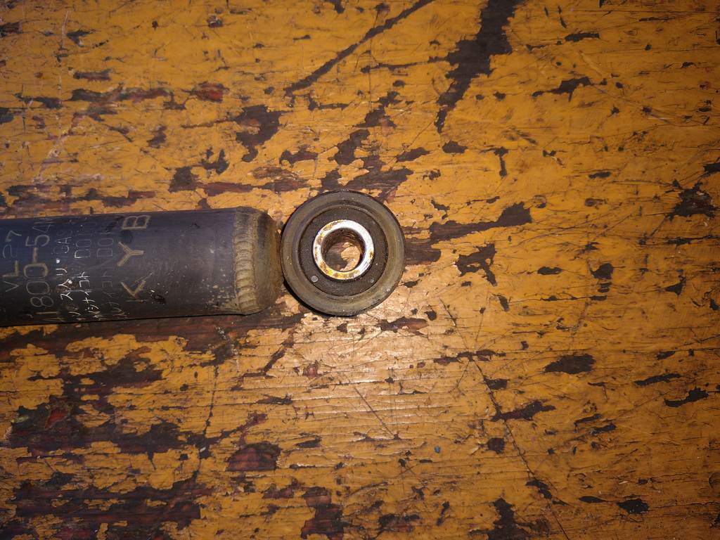 амортизатор Suzuki Solio