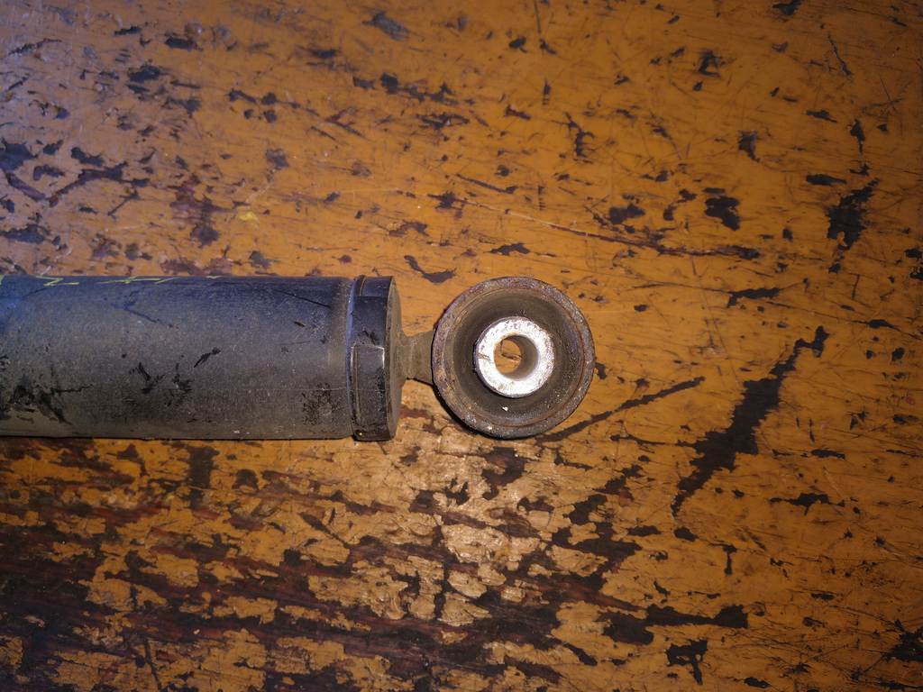 амортизатор Nissan X-Trail