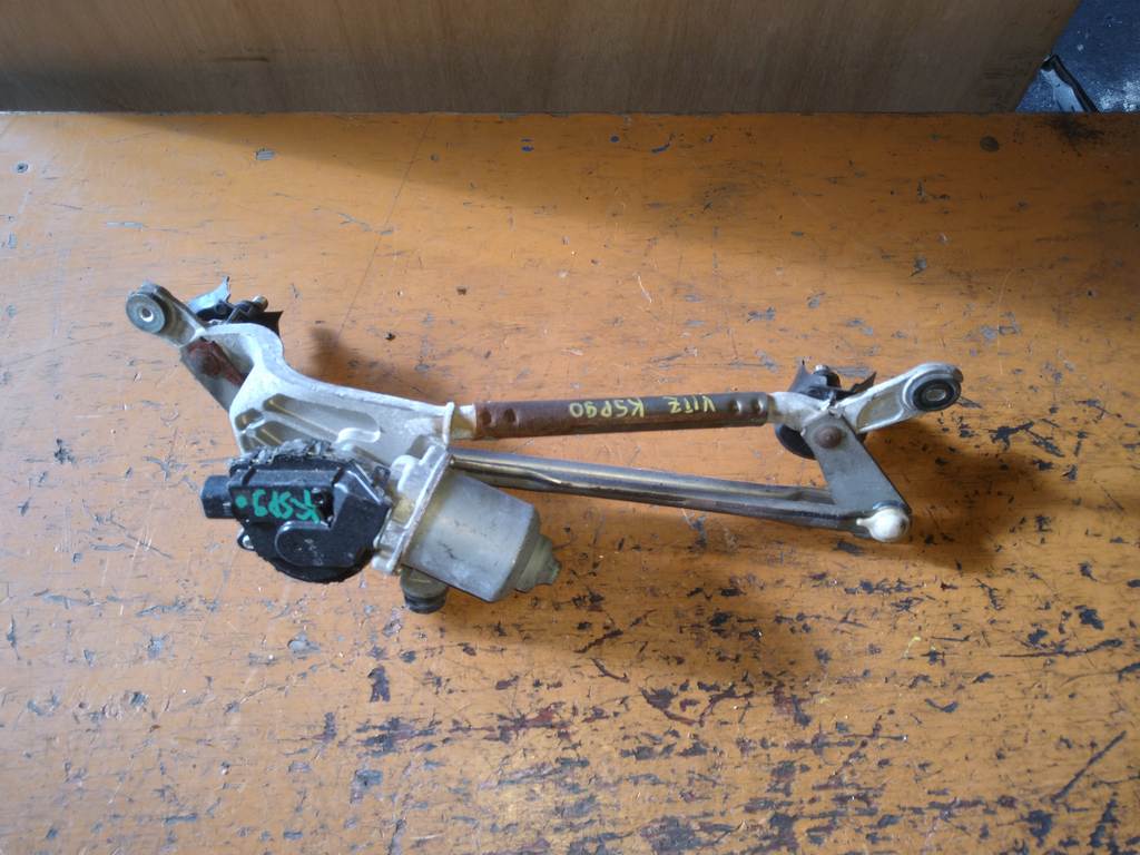 трапеция дворников Toyota Vitz