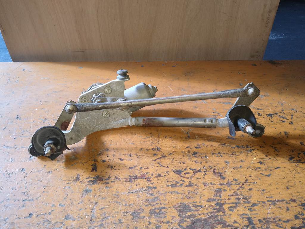 трапеция дворников Toyota Vitz