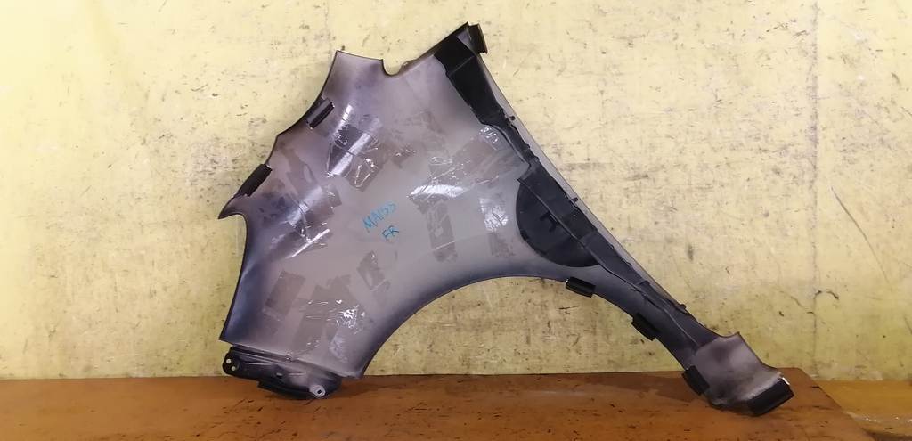 крыло Suzuki Solio