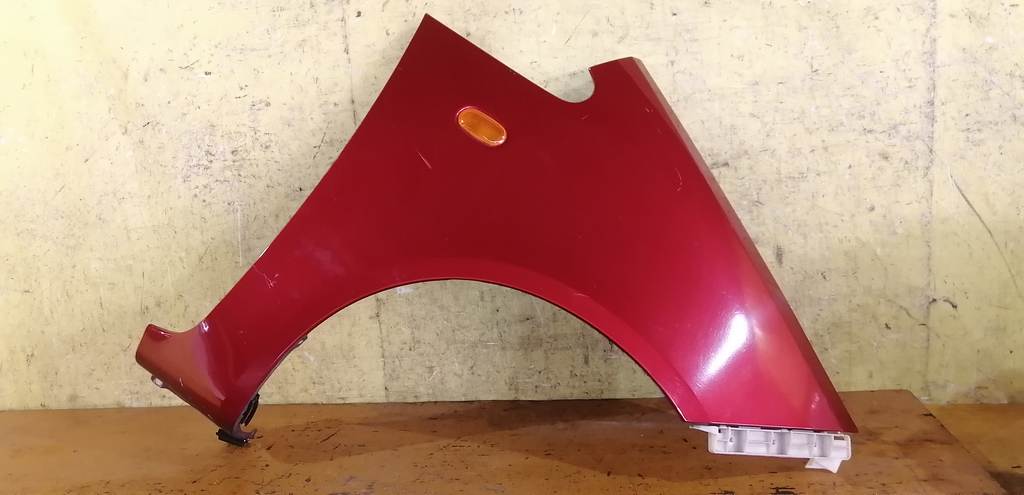 крыло Mitsubishi Colt