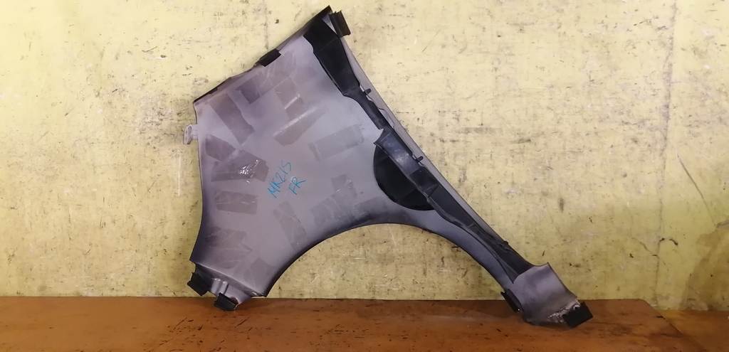 крыло Suzuki Palette