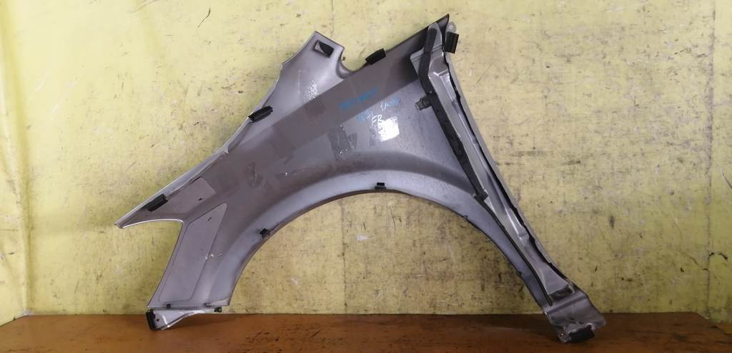 крыло Nissan Presage