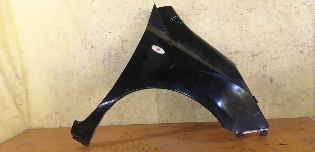 крыло Nissan Note