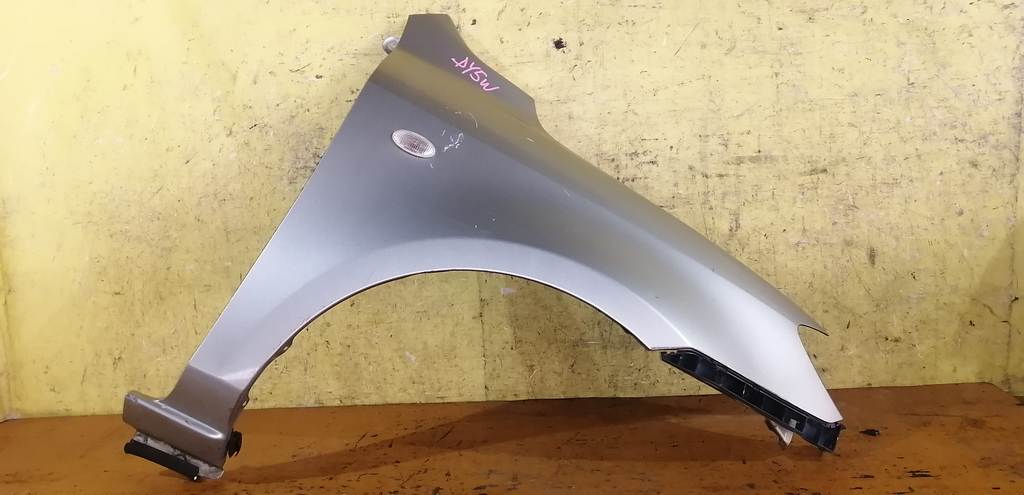 крыло Mazda Demio