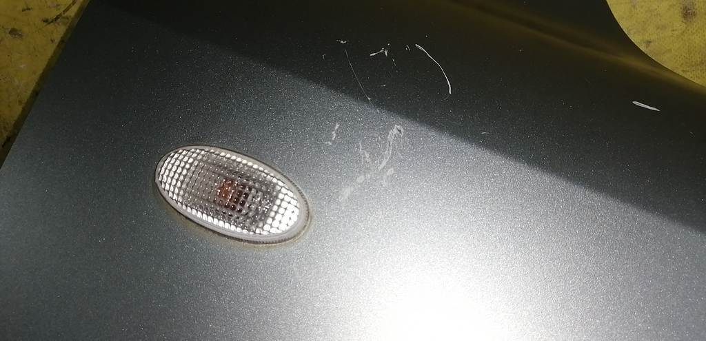 крыло Mazda Demio