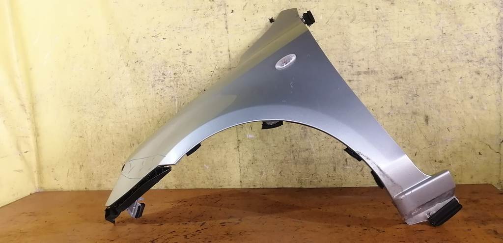 крыло Mazda Demio