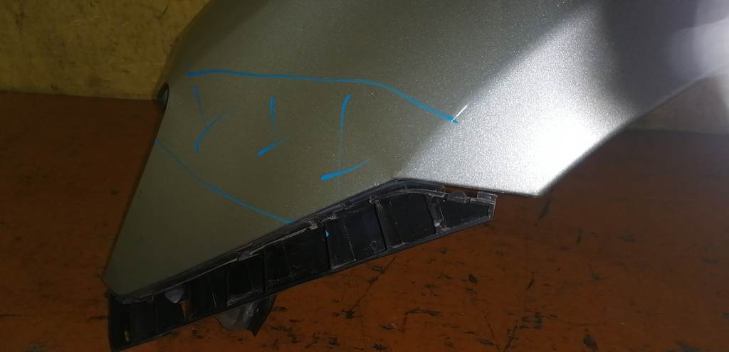 крыло Mazda Demio