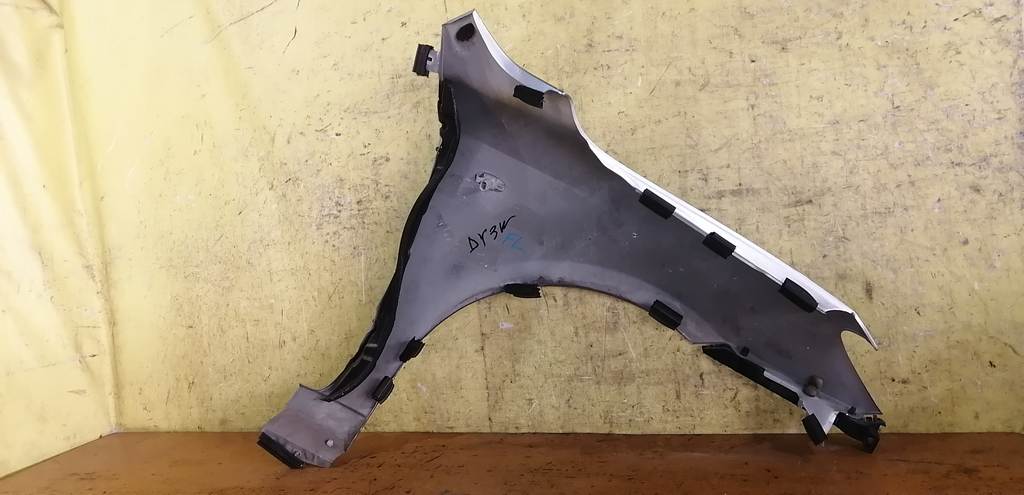 крыло Mazda Demio