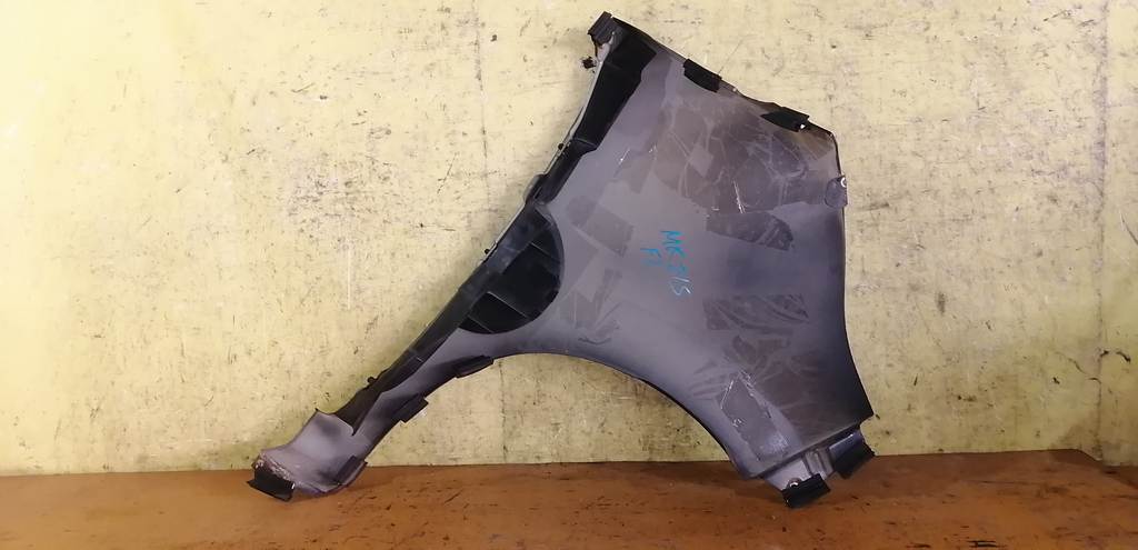 крыло Suzuki Palette