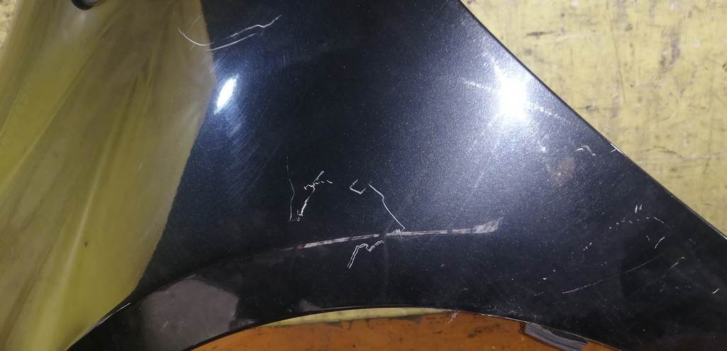 крыло Toyota Vitz