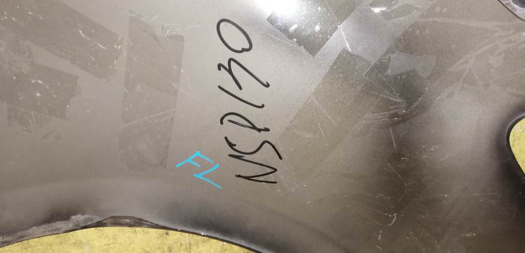 крыло Toyota Vitz