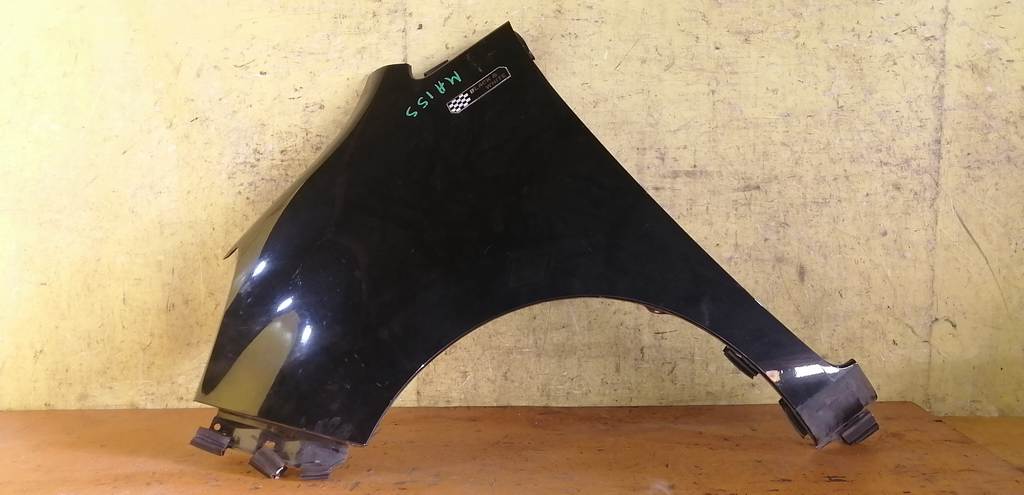 крыло Suzuki Solio