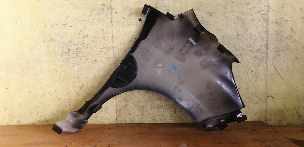 крыло Suzuki Solio