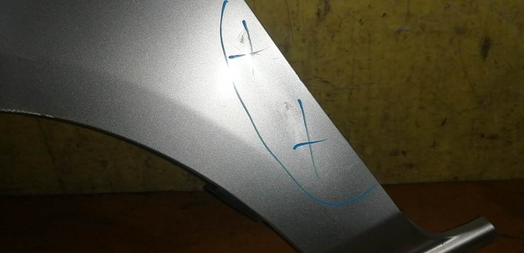 крыло Mazda Demio