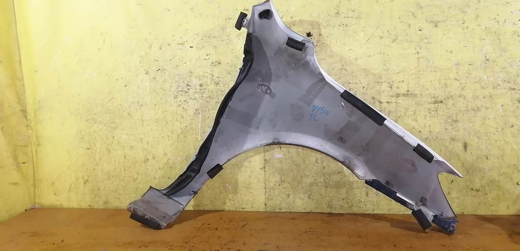 крыло Mazda Demio